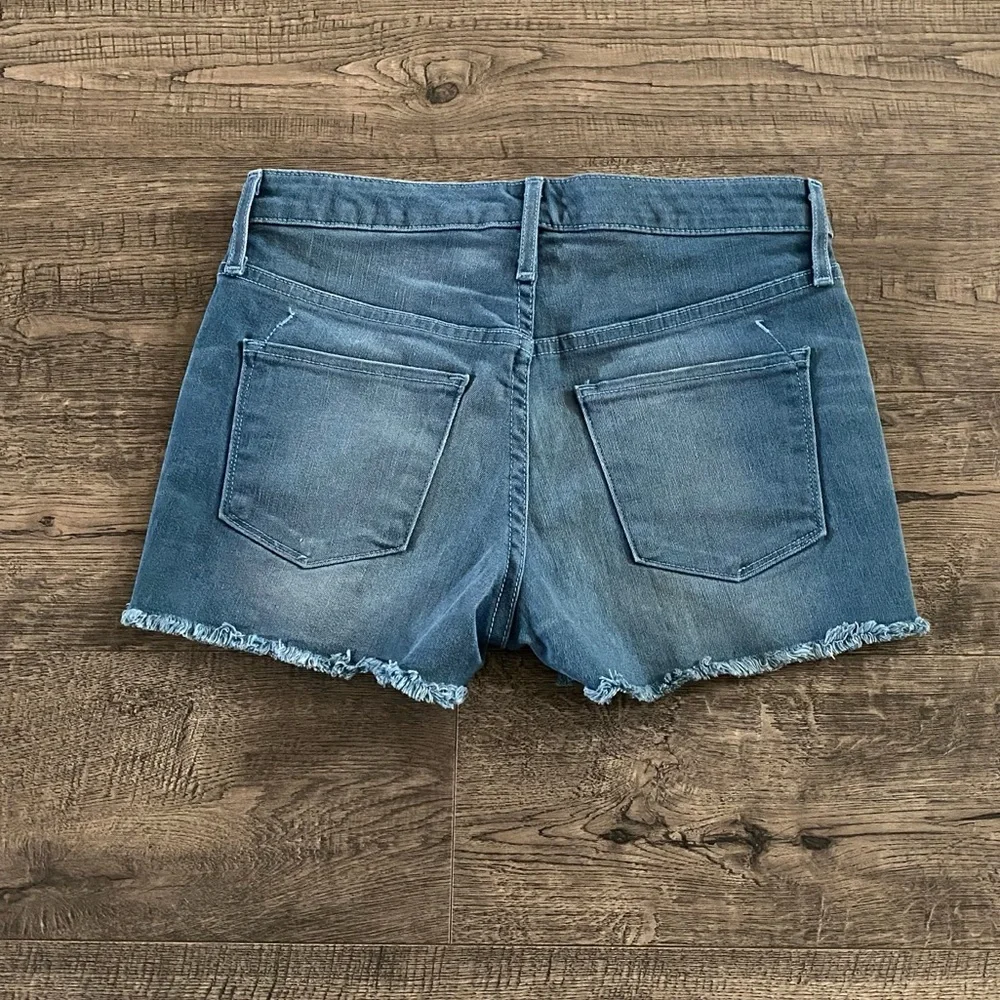 High Rise shorts - Picture 2 of 3